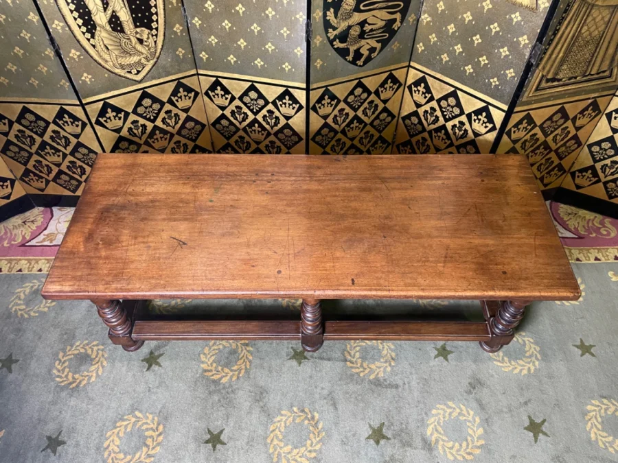 Table basse en acajou style Louis XIII