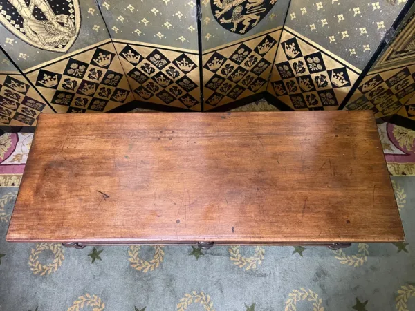 Table basse en acajou style Louis XIII
