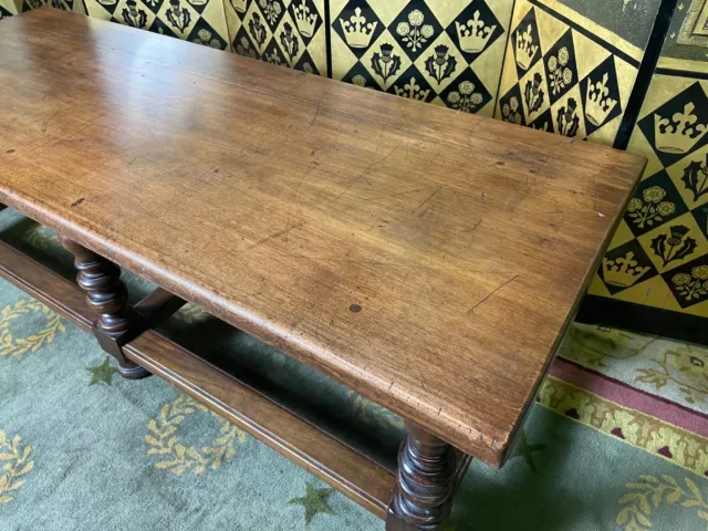 Table basse en acajou style Louis XIII