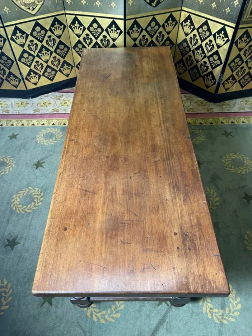 Table basse en acajou style Louis XIII