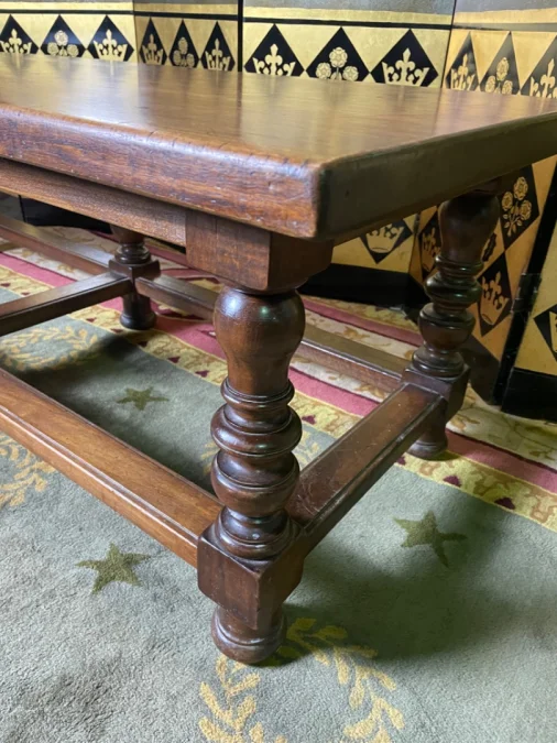 Table basse en acajou style Louis XIII