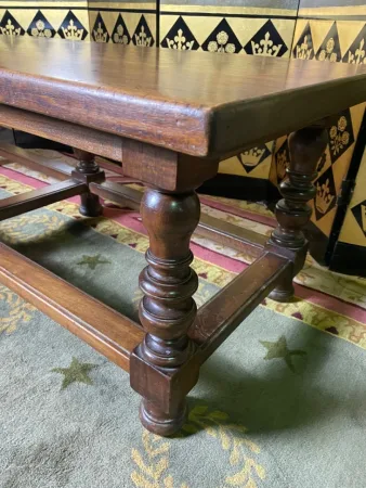 Table basse en acajou style Louis XIII