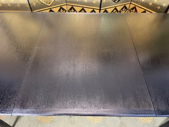 SCANINAVIAN TABLE