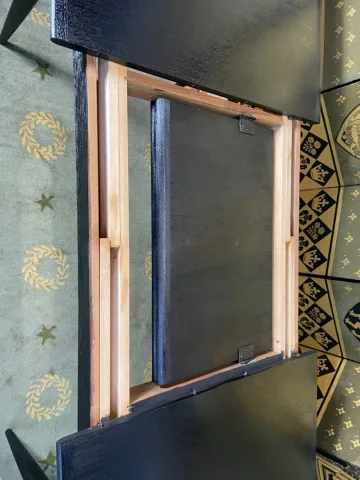 SCANINAVIAN TABLE