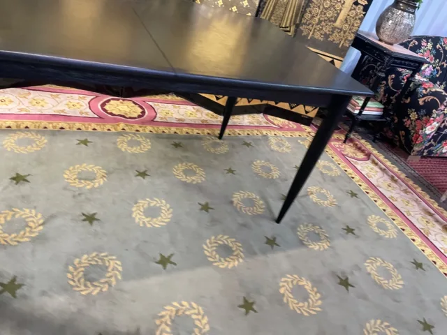 SCANINAVIAN TABLE