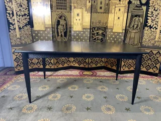 SCANINAVIAN TABLE