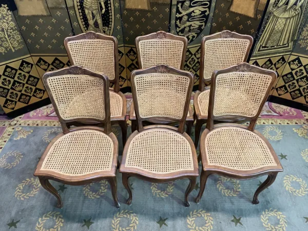 STÜHLE IM LOUIS XV-STIL