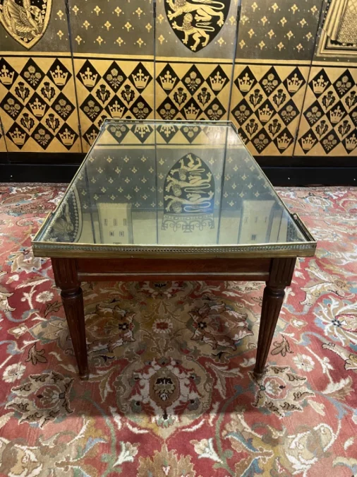 Couchtisch im Louis XVI-Stil