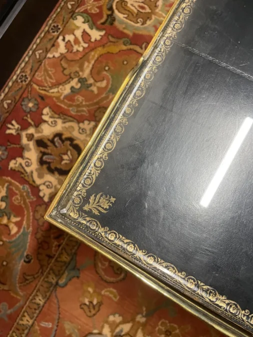 Couchtisch im Louis XVI-Stil