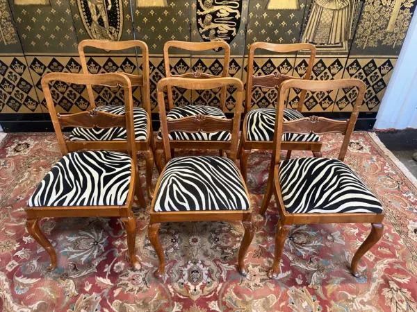 Suite de 6 chaises anglaises Cheppendeale