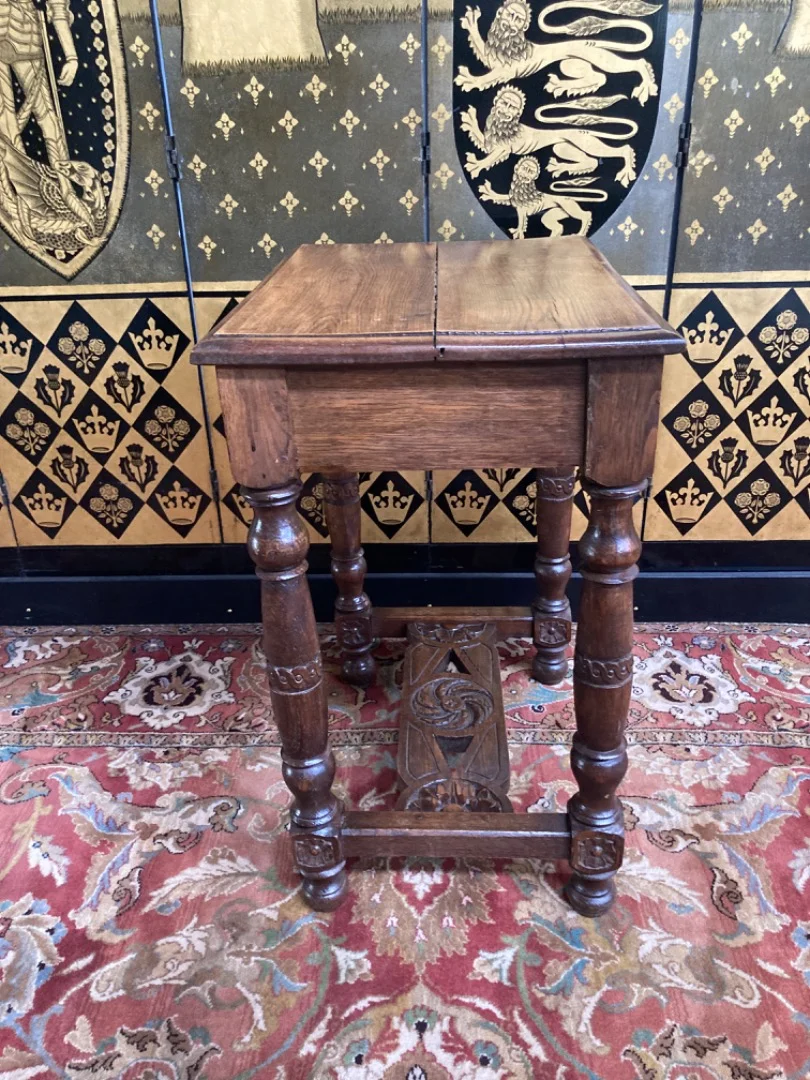 OAK OCCASIONAL TABLE