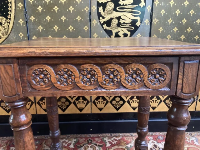 OAK OCCASIONAL TABLE