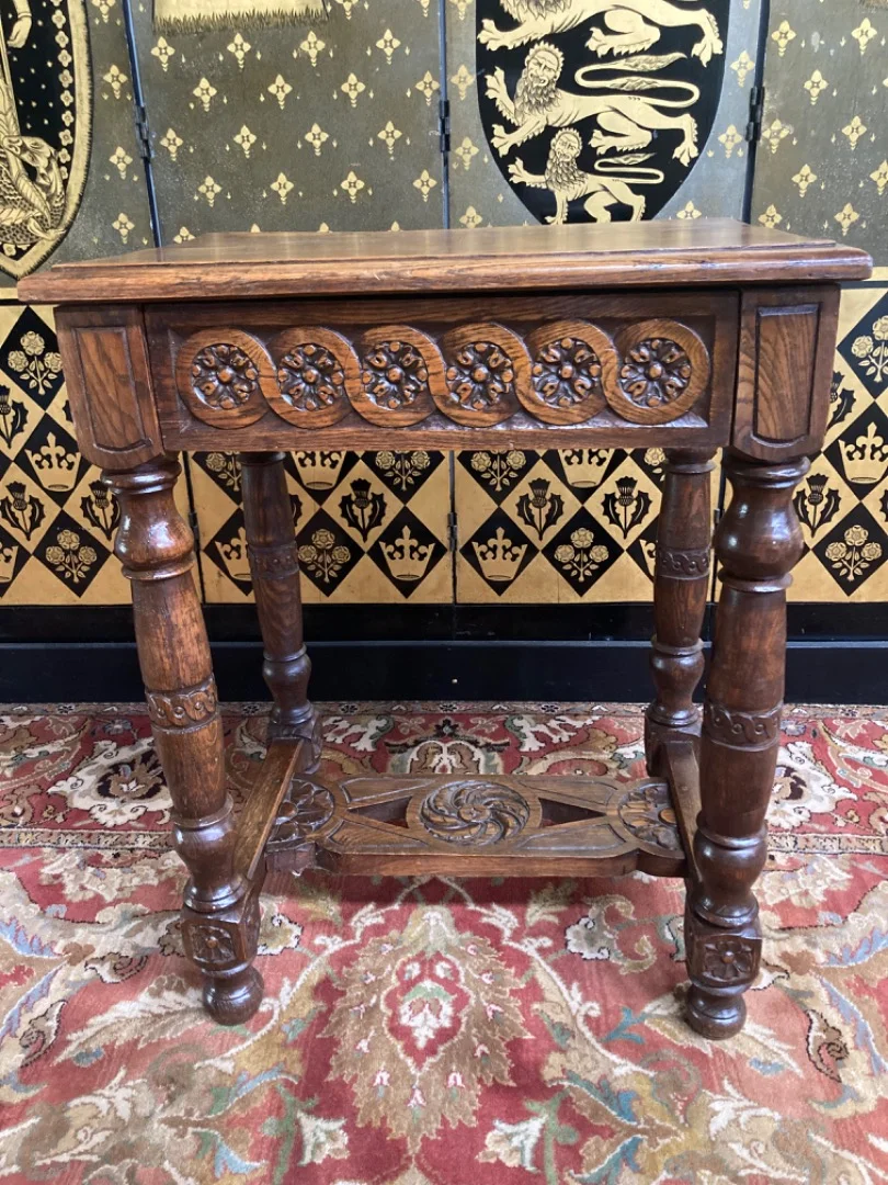 OAK OCCASIONAL TABLE