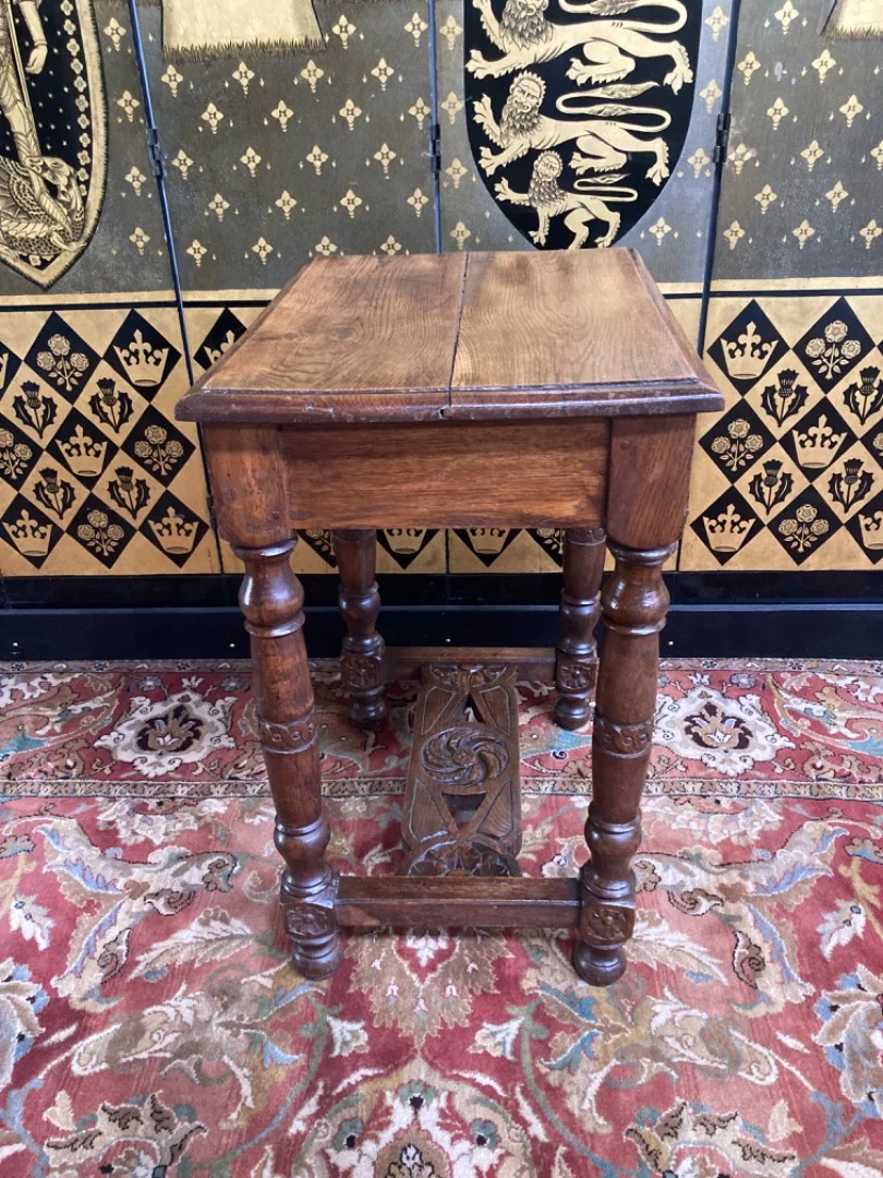 OAK OCCASIONAL TABLE