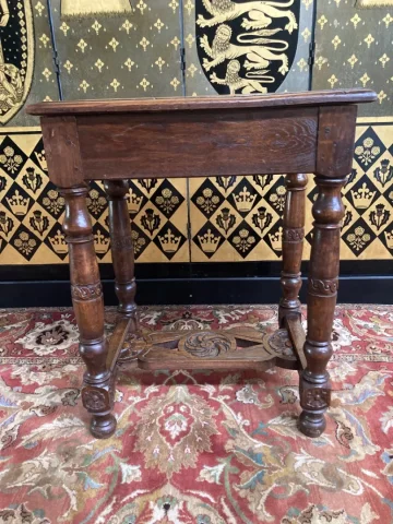 OAK OCCASIONAL TABLE