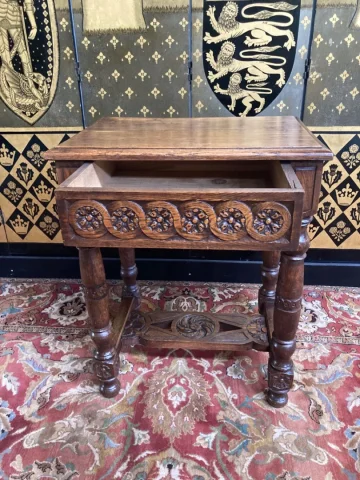 OAK OCCASIONAL TABLE