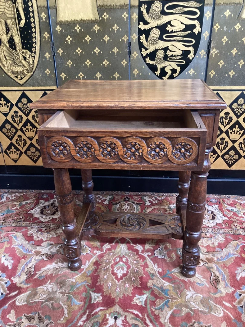 OAK OCCASIONAL TABLE
