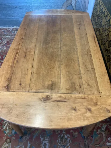 Table de ferme ancienne  en noyer .