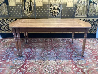 Table de ferme ancienne  en noyer .