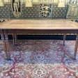 Table de ferme ancienne  en noyer .