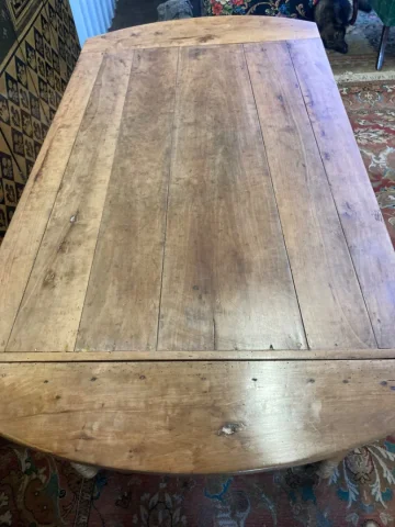 Table de ferme ancienne  en noyer .