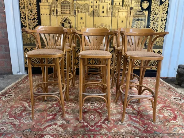 Suite de 9 tabourets de bar