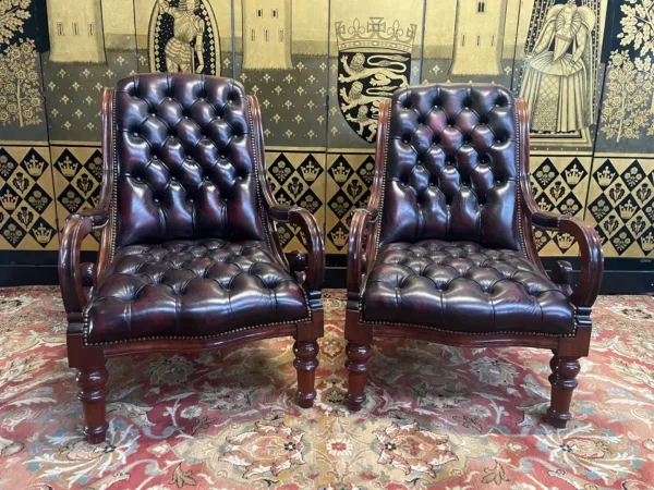 Paire de fauteuils anglais Chesterfield