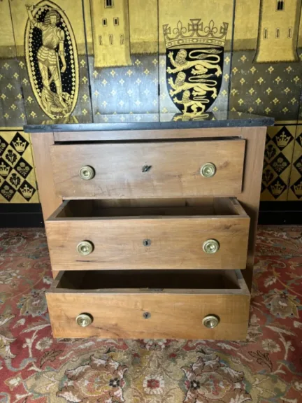 Commode époque empire en noyer blond