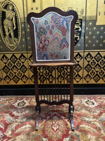Billet doux en noyer et tapisserie