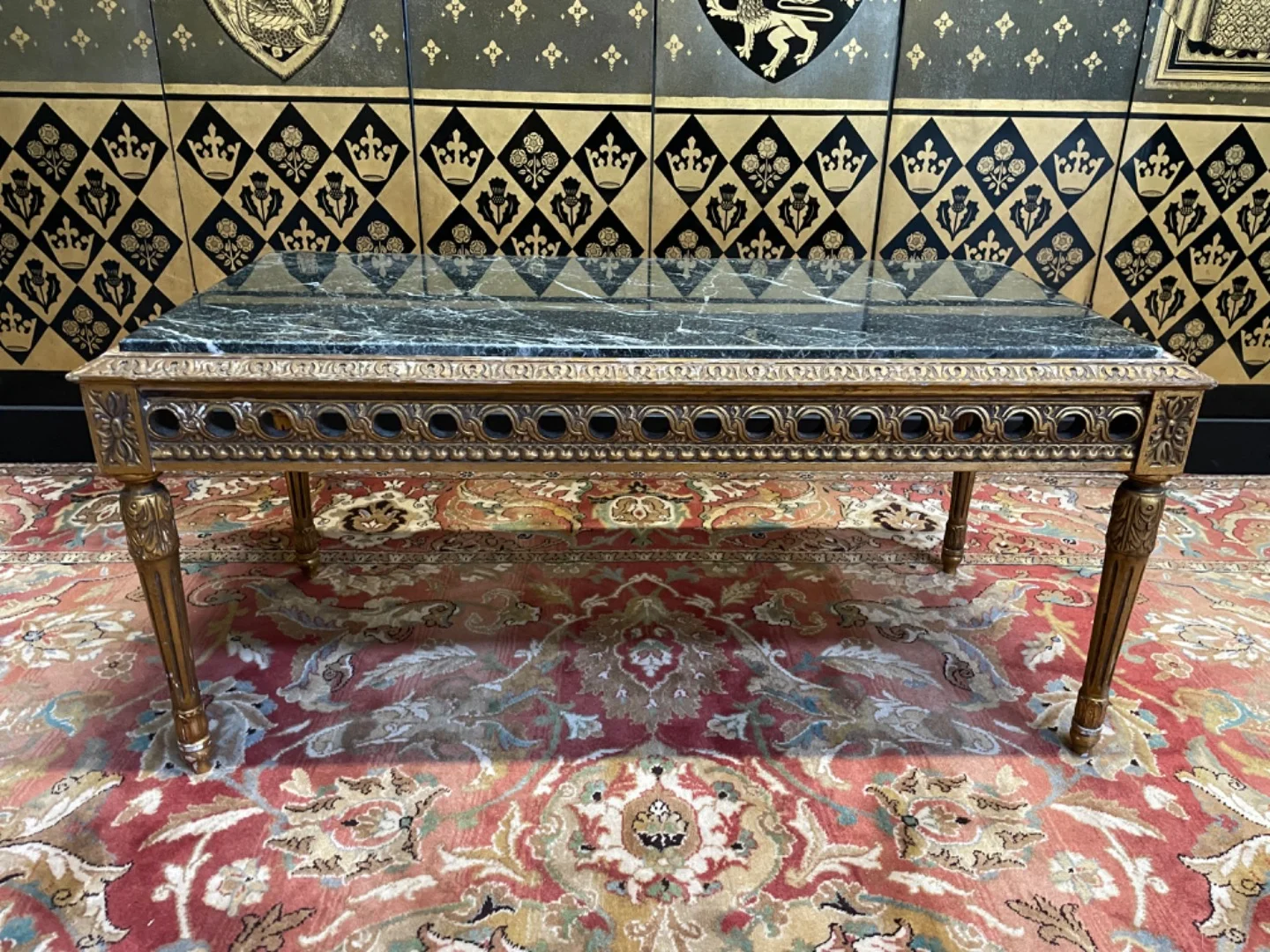 Couchtisch im Louis XVI-Stil