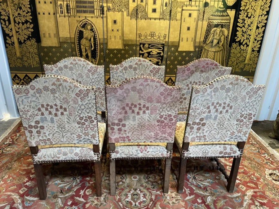 Suite de 6 chaises Louis XIII