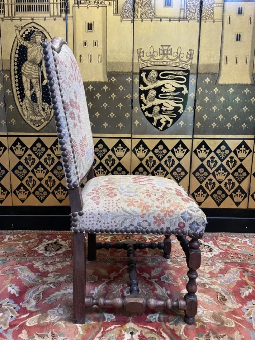 Suite de 6 chaises Louis XIII