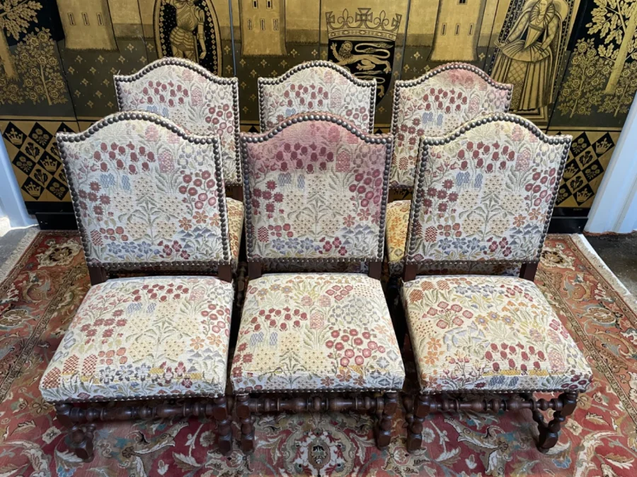 Suite de 6 chaises Louis XIII