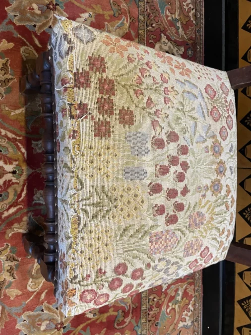Suite de 6 chaises Louis XIII