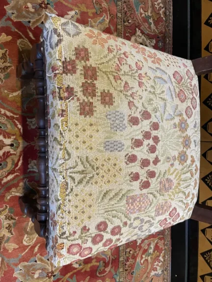 Suite de 6 chaises Louis XIII