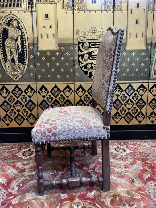 Suite de 6 chaises Louis XIII