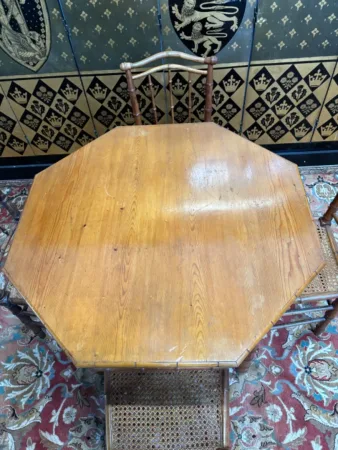 Table et chaises en bambou