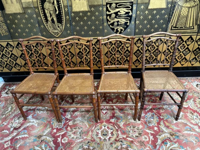 Table et chaises en bambou