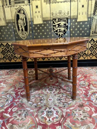 Table et chaises en bambou