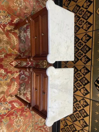 Paire de tables de chevets style Louis XVI