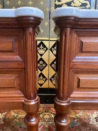Paire de tables de chevets style Louis XVI
