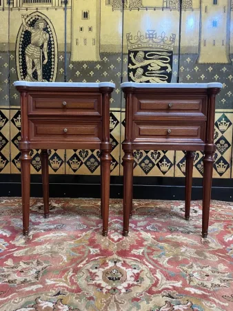 Paire de tables de chevets style Louis XVI