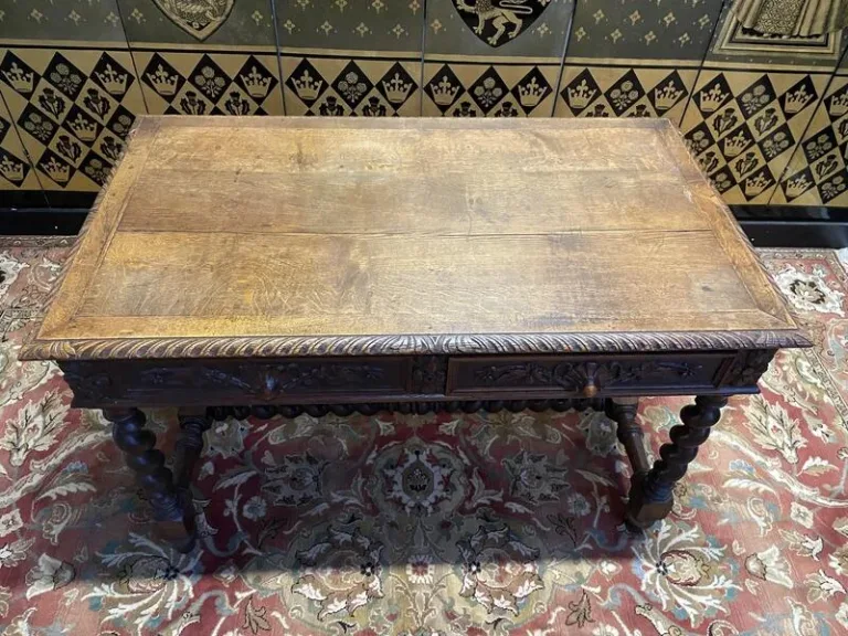 Table - Bureau de style Louis XIII