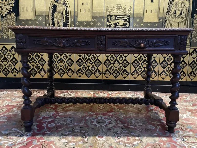 Table - Bureau de style Louis XIII