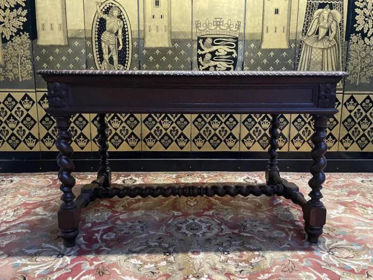 Table - Bureau de style Louis XIII