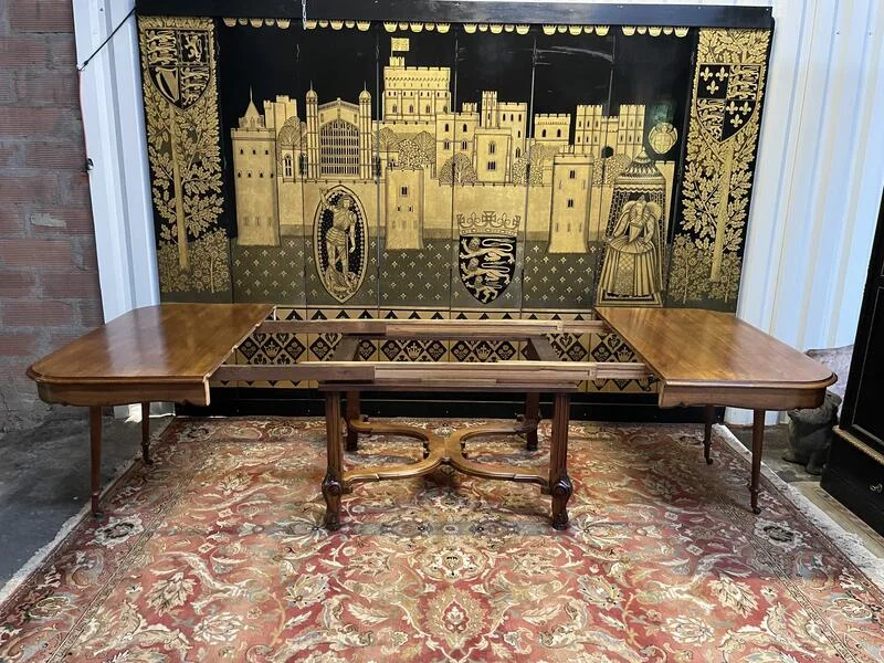 Table de salle à manger style Louis XVI en noyer
