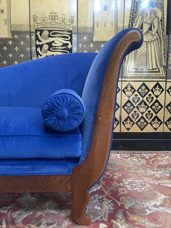 Recamier style bench