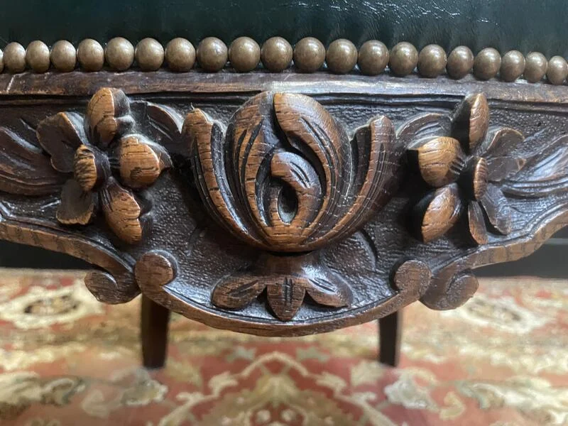 Haute Époque style office chair