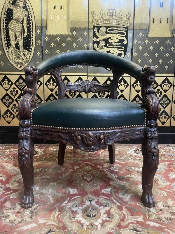 Haute Époque style office chair