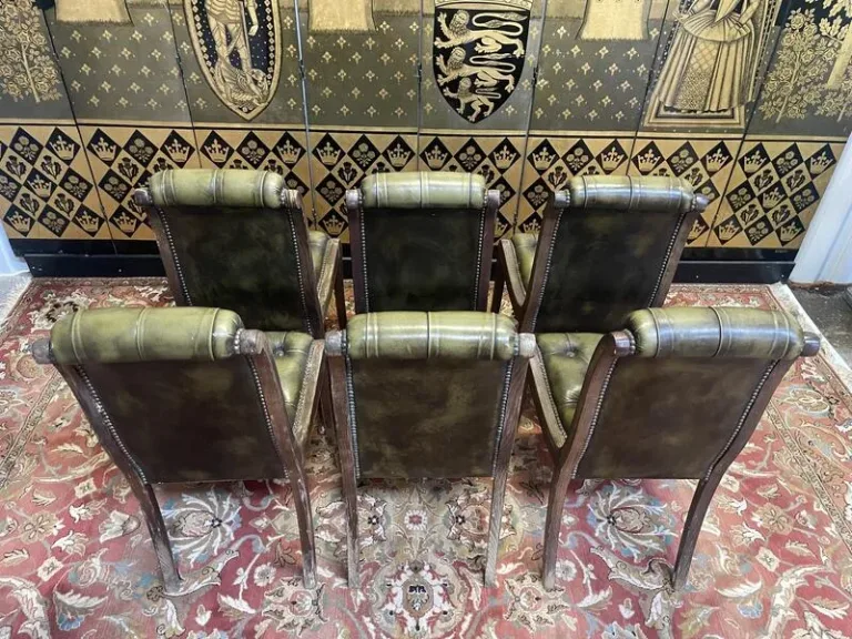 Suite de 6 chaises anglaises Chesterfield en cuir